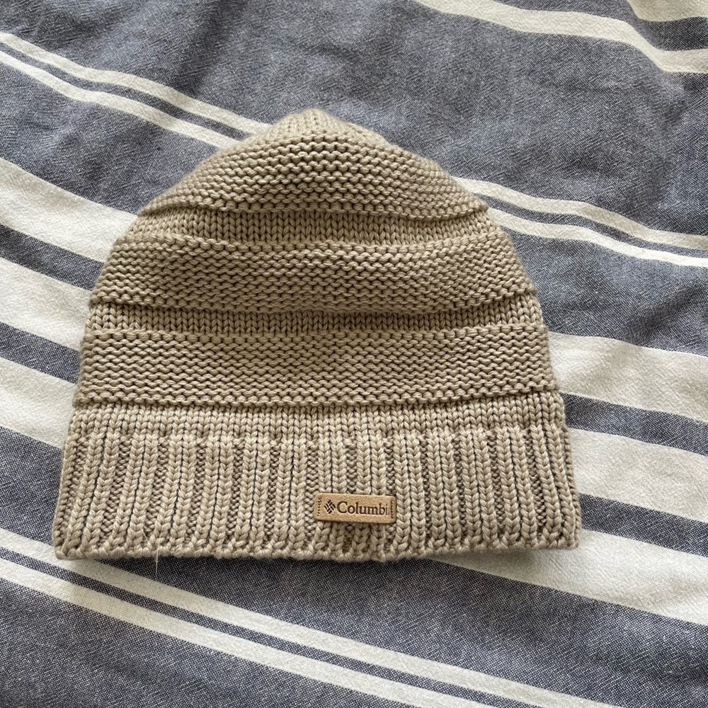 Columbia beanie, tanish color